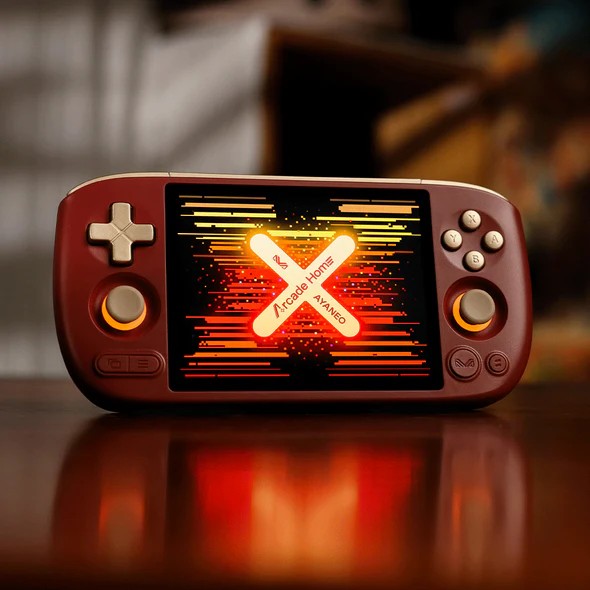 De Ayaneo Pocket Air Mini Arcade Home Limited Edition heeft een rode behuizing en gouden knoppen.