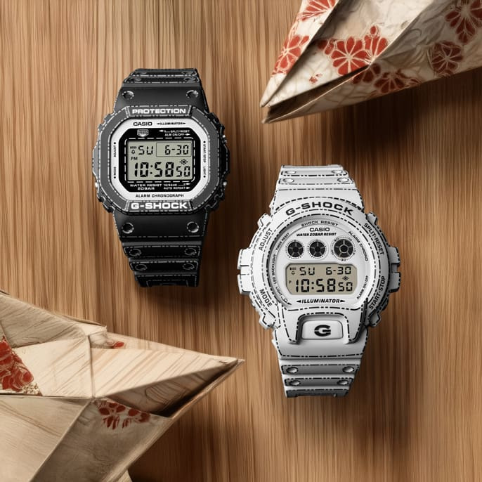 De Casio G-Shock DW-5600RGM-1 (links) en DW-6900RGM-5 (rechts).