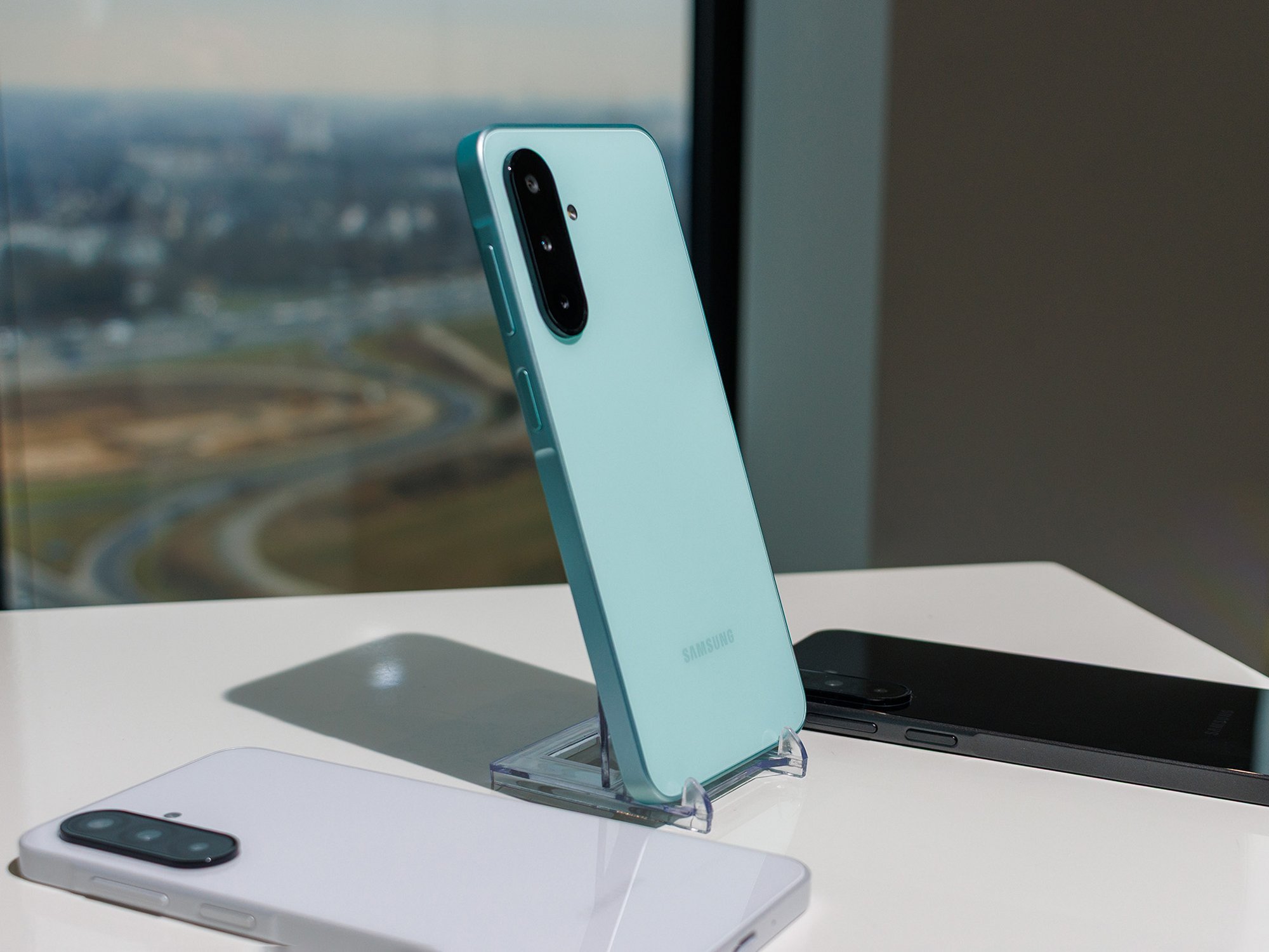 Samsung Galaxy A26 5G 本体 light blue Samsung Galaxy A26 5G oordeel: Betrouwbare dagelijkse bestuurder
