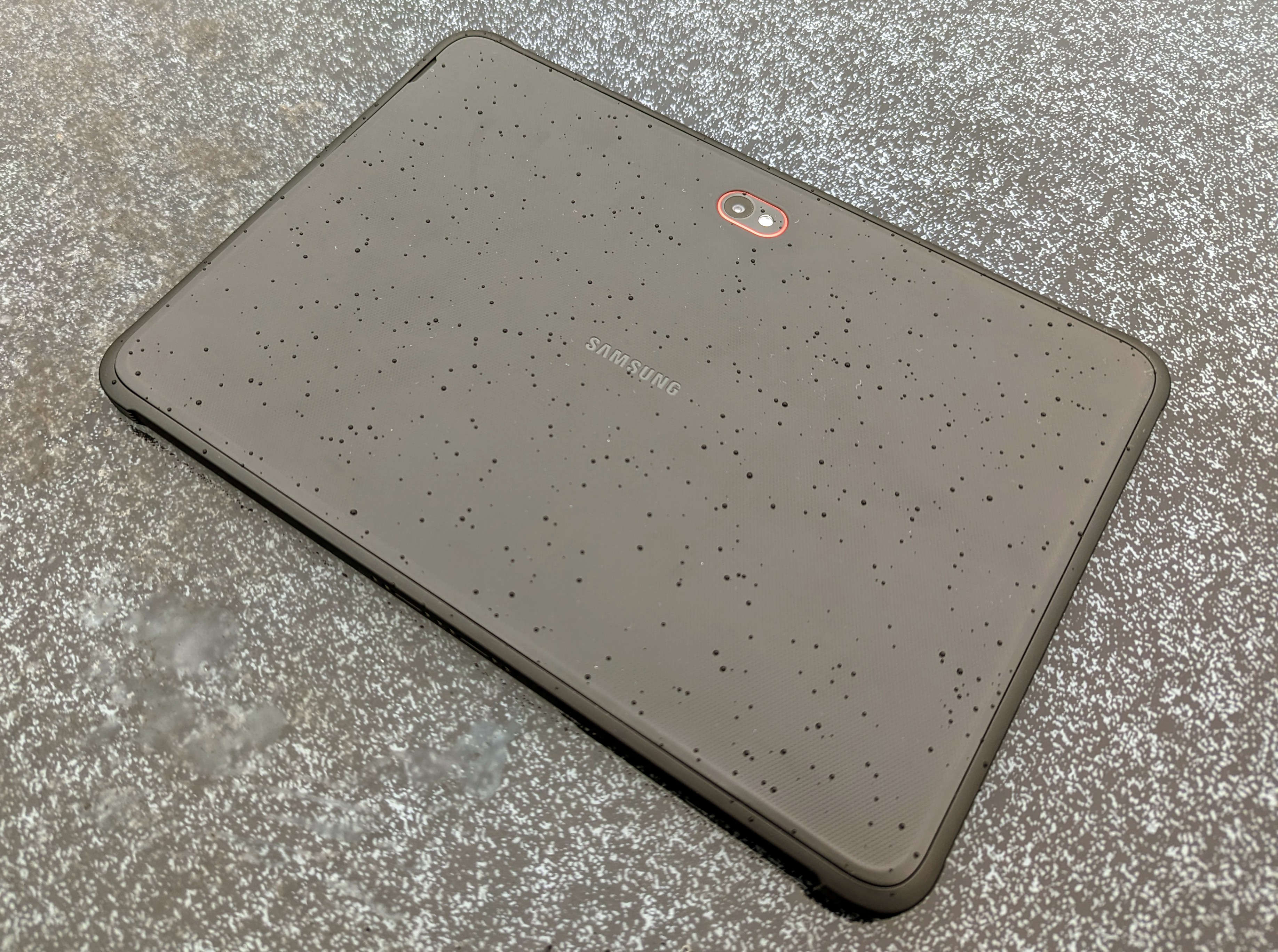 Broek stoel versnelling Samsung Galaxy Tab Active4 Pro review: Weerbestendige tablet met  vervangbare batterij - Notebookcheck.nl