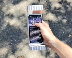 De 6 Pound Phone Case is misschien wel het zwaarste smartphonehoesje ter wereld. (Afbeeldingsbron: Matter Neuroscience)