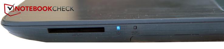 Voorkant: SD kaartlezer, status LEDs