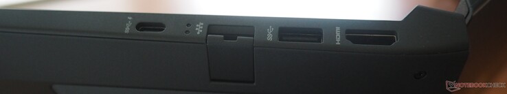 Rechterkant: USB-C 3.0 (DP 1.4 + PD), RJ45 LAN, USB-A 3.0, HDMI 2.1