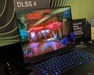 Razer Blade 16 op GDC 2025 draait Cyberpunk 2077 met DLSS 4 actief (Beeldbron: Notebookcheck)