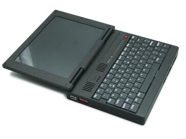 De laptop heeft een 180° scharnier (Afbeeldingsbron: 8064YES!)
