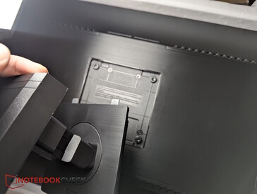 Bevestig de standaard aan de achterkant van de monitor