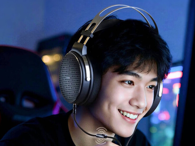 De Fiio JadeAudio JT3 hoofdtelefoon met open achterkant maakt gebruik van een afneembare kabel met een in-line microfoon. (Afbeeldingsbron: Fiio)