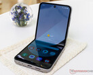 Samsung's goedkopere Galaxy Z Flip komt mogelijk met een unieke naam, Galaxy Z Flip6 afgebeeld. (Afbeeldingsbron: Notebookcheck)