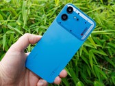 De Nothing Phone (4b) heeft een behuizing van polycarbonaat en voldoet aan beschermingsklasse IP64.
