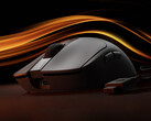 De Gaming Mouse 2 kost in China ongeveer $31. Afgebeeld: de draadloze muis met zijn dongle.