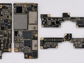 Het moederbord van de vermeende opvouwbare iPhone Ultra; afbeelding waarschijnlijk bewerkt door AI