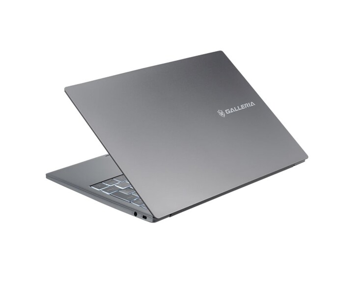 De laptop heeft een zilverkleurige afwerking en een minimalistisch ontwerp.
