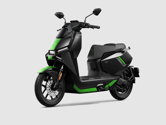 De scooter in vol licht
