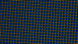 Het OLED-beeldscherm gebruikt een RGGB sub-pixelmatrix die uit één rode, één blauwe en twee groene LED's bestaat.