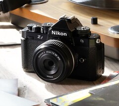 Nikon trakteert zijn retro full-frame camera op een belangrijke firmware-update (Beeldbron: Nikon)