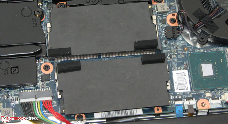 Het werkgeheugen (DDR4-3200, 2x 8 GB, max. 64 GB) werkt in dual-channel modus.
