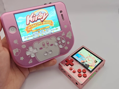 De gemodificeerde iPhone 4S (links) naast een GKD Pixel 2 (rechts). (Afbeeldingsbron: u/Retr0ddicted via r/SBCGaming)