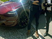Cool Cherry Red Model Y gebruikt voor FSD demo in Europa (afbeelding: Rikard Fredriksson/LinkedIn)