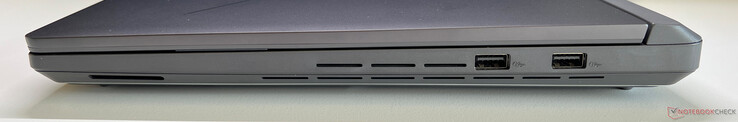 Rechts: 2x USB-A 3.2 Gen.2 (10 Gbit/s)