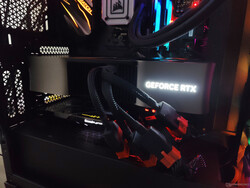 De RTX 4090 FE in een Corsair iCUE 4000X behuizing