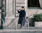 Op een foto die online circuleert, is een man te zien die op Jay Chou lijkt en een nog niet uitgebrachte vivo-telefoon vasthoudt, waarschijnlijk de X500 Pro Max