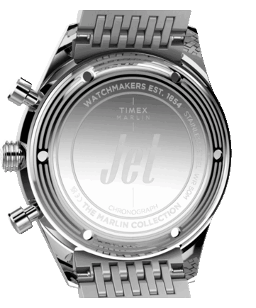 Achterzijde van de Timex Marlin Jet Chronograph, met de roestvrijstalen achterkant, concentrische cirkels, gegraveerde markeringen en het Jet-logo.