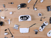 De AirPods Pro 2 zijn net zo vergrendeld als Apple's andere oordopjes. (Beeldbron: iFixit)