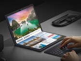 De ZenBook 17 Fold wordt geleverd met plastic afdekfolie voor het scherm (afbeelding: ASUS)