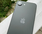 De Apple iPhone 16e. (Afbeelding bron: Notebookcheck/Manuel Masiero)