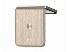 Motorola heeft met deze houten versie van de Razr 60 Ultra geleend van de Edge 50 Ultra. (Afbeeldingsbron: via Evan Blass)