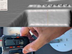 Meting van de 4 mm diepte op de Scanbench in MeshMixer (boven) vs. schuifmaatmeting (onder)