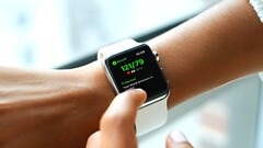 De Apple Watch 11 en Apple Watch Ultra 3 bieden mogelijk bloeddrukdetectie, en vanaf de Apple Watch 12 wordt een groot herontwerp verwacht. (Afb. bron: Qardio)