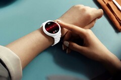 De Huawei Watch 6 Pro is verkrijgbaar met een optionele witte keramische kast.