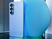 De Apple iPhone 17 en de afgebeelde Galaxy S26 behoren tot de modellen die profiteren van de trend naar premium-smartphones