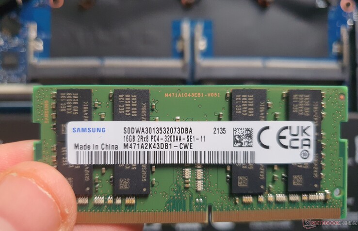 1x 16GB DDR4-3200 RAM @2933 MHz in enkel-kanaals modus