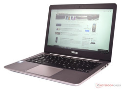 Onder de loep: Asus ZenBook UX310UA-FC347T. Testmodel voorzien door Notebook.de