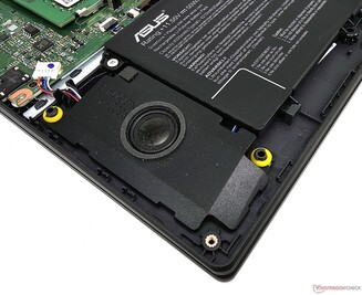 De VivoBook 15X heeft stereoluidsprekers aan de onderkant