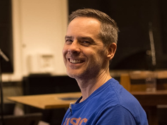 De componist van de DK Rap van Donkey Kong 64, Grant Kirkhope (bron: IMDB)