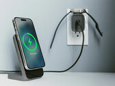 De nieuwe Nomad 65W snellaadsteen heeft een draadloos oplaadpad bovenop (Afbeelding bron: Nomad)