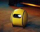 Samsung Ballie is zowel een mobiele beveiligingscamera als een projector.