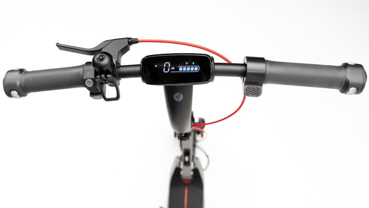 De Segway E3 Go e-step is uitgerust met zijverlichting, een bel en een 2,8