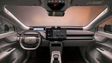 Het digitale centrum van de Volvo EX60: Een groot touchscreen en strikt minimalisme kenmerken de cockpit, geheel in de stijl van Apple's esthetiek. (Afbeelding bron: Volvo)