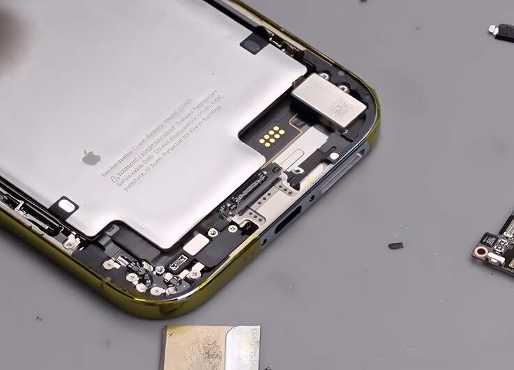 Ruimte maken voor een fysiek SIM-slot was geen gemakkelijke taak.