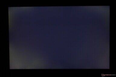 Matige ongelijkmatige achtergrondverlichting in de hoeken