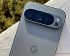 De Pixel 9 Pro is een van de vele Pixel-apparaten die in aanmerking komen voor de Pixel-updates van deze maand. (Afbeeldingsbron: Notebookcheck)