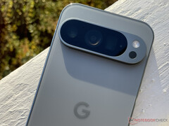 De Pixel 9 Pro is een van de vele Pixel-apparaten die in aanmerking komen voor de Pixel-updates van deze maand. (Afbeeldingsbron: Notebookcheck)