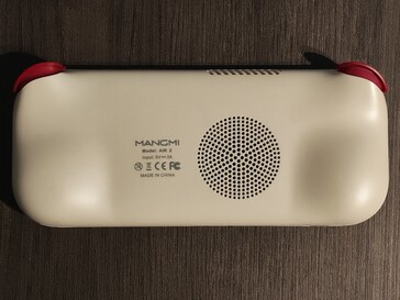 Er is een ingebouwde ventilator aanwezig, maar deze is duidelijk hoorbaar als er geen audio wordt afgespeeld (Afbeelding bron: Notebookcheck)