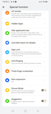 Een schat aan extra functies. (Afbeeldingsbron: Sergey Tarasov - Notebookcheck)