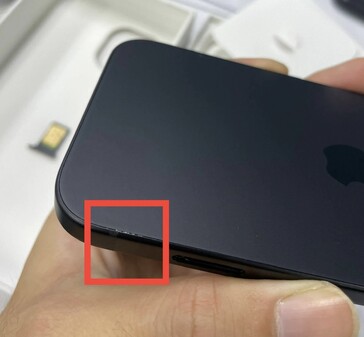 Sommige iPhone 15 Pro's met beginnende cosmetische defecten... (Bron: Majin Buu via Twitter/X)