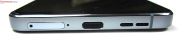 Onderkant: SIM-slot, microfoon, USB-C 2.0, luidsprekers